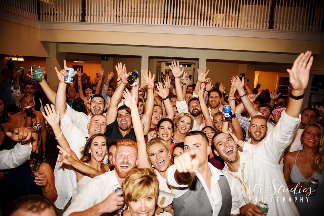Plan a once in a lifetime event, for all of your closest loved ones to be by your side, on your most memorable day. 