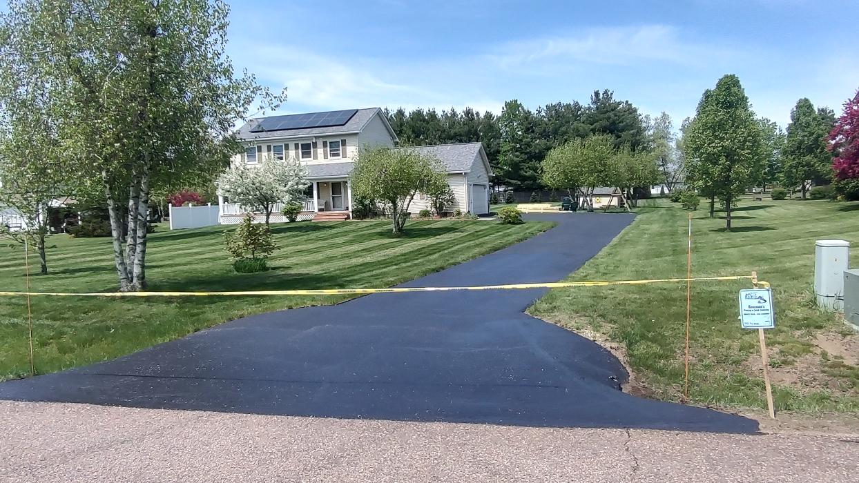 Bouchards Paving and Sealing Image