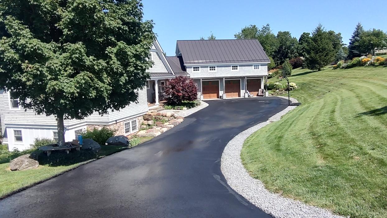 Bouchards Paving and Sealing Image