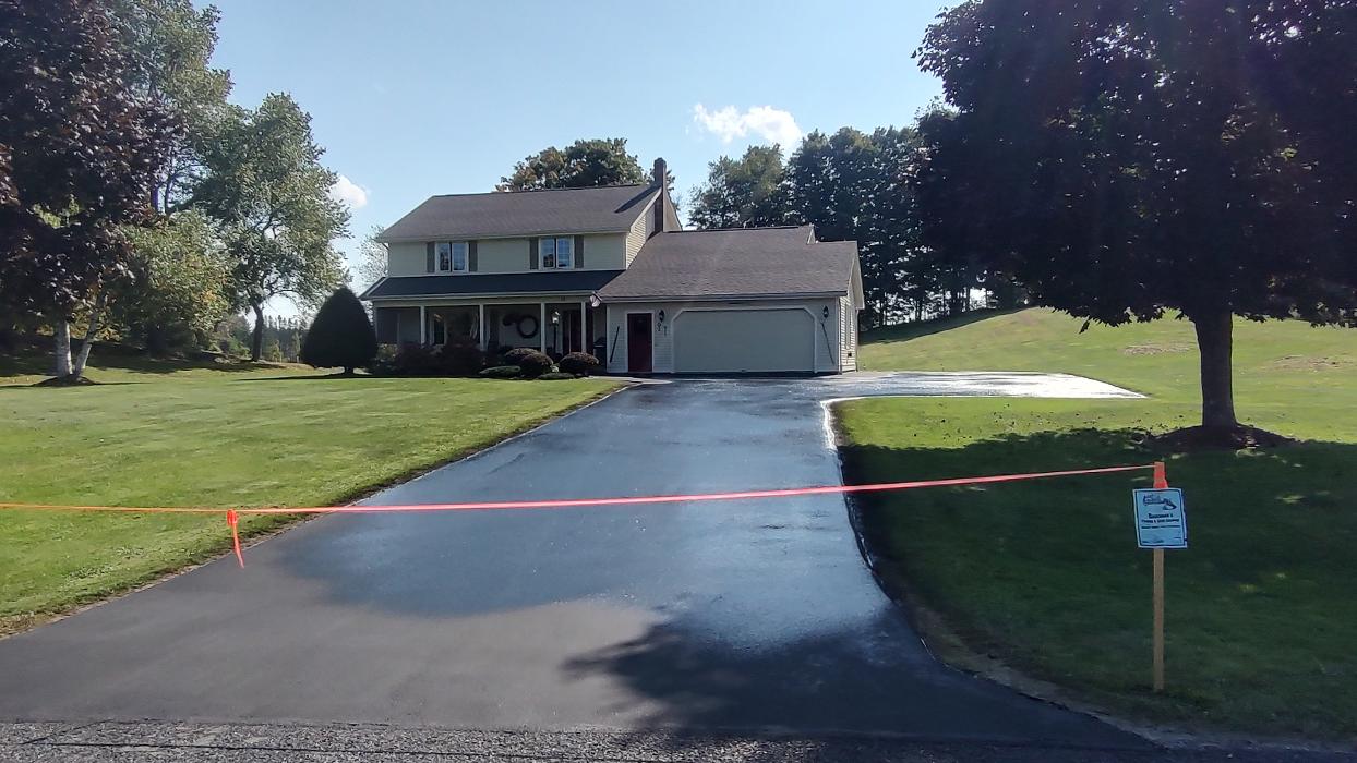 Bouchards Paving and Sealing Image