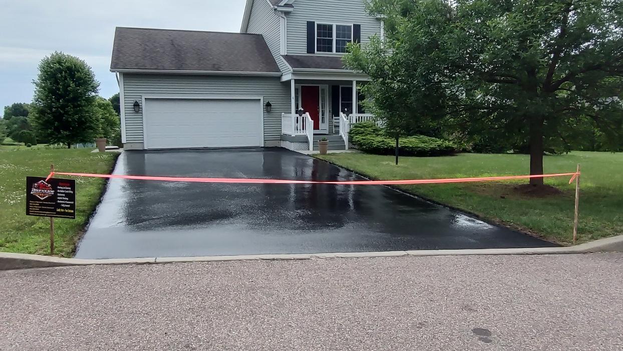 Bouchards Paving and Sealing Image