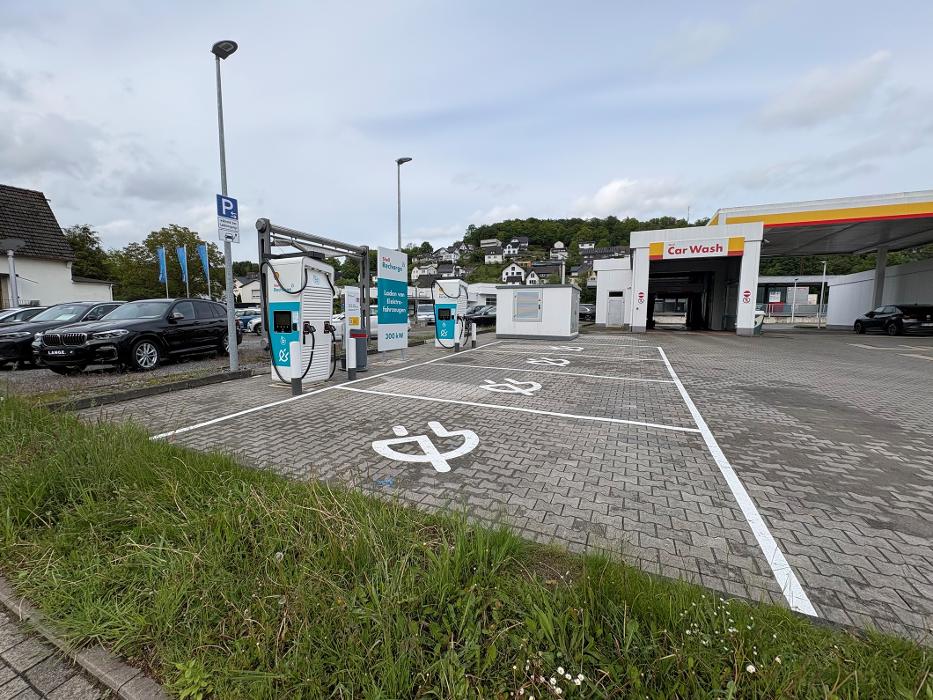 Shell Recharge Charging Station, Hauptstraße in Sundern (Sauerland)