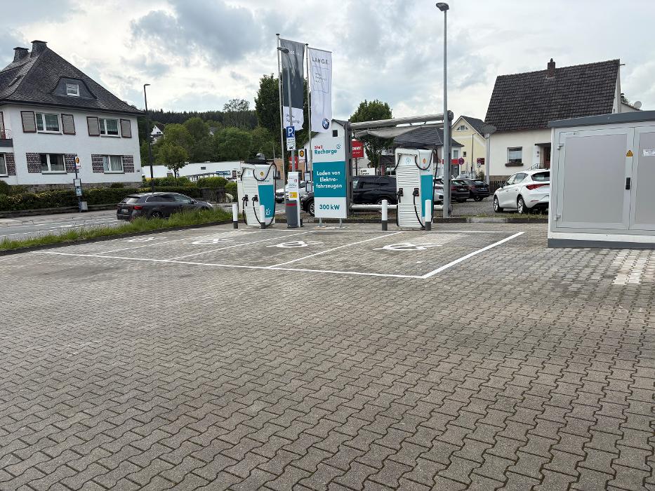Shell Recharge Charging Station, Hauptstraße in Sundern (Sauerland)