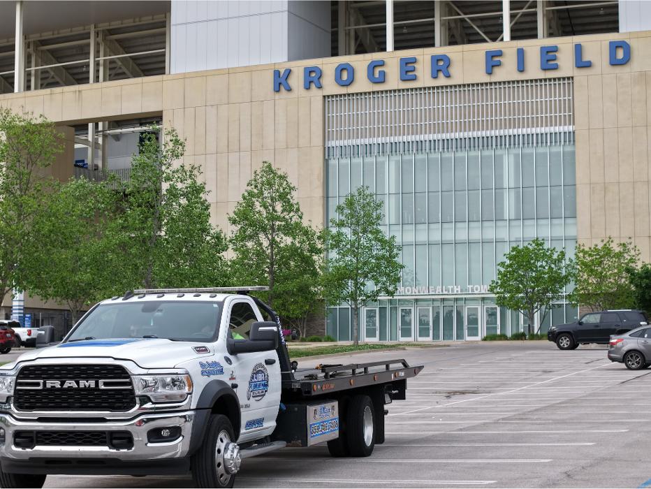 Proudly serving University of Kentucky, call JJBA Towing for quick response near UK campus.