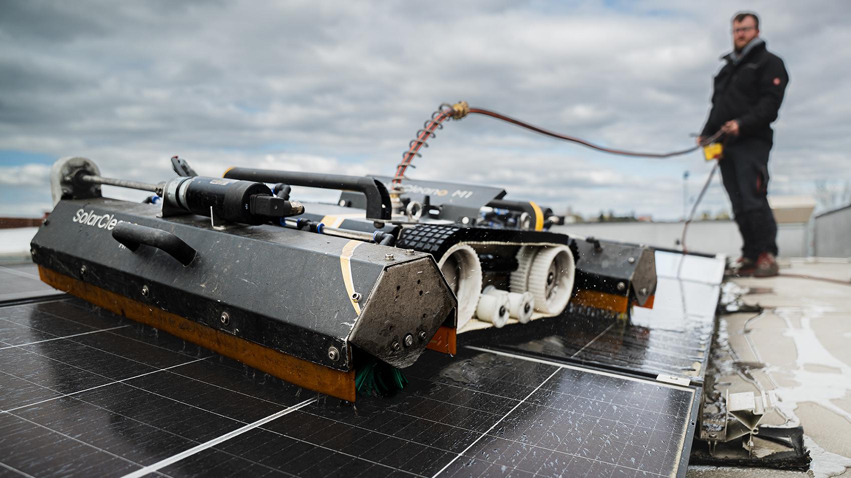Solar Expert | Reinigung & elektrische Überprüfung von Photovoltaik-Anlagen, Berndorf 170 in Berndorf