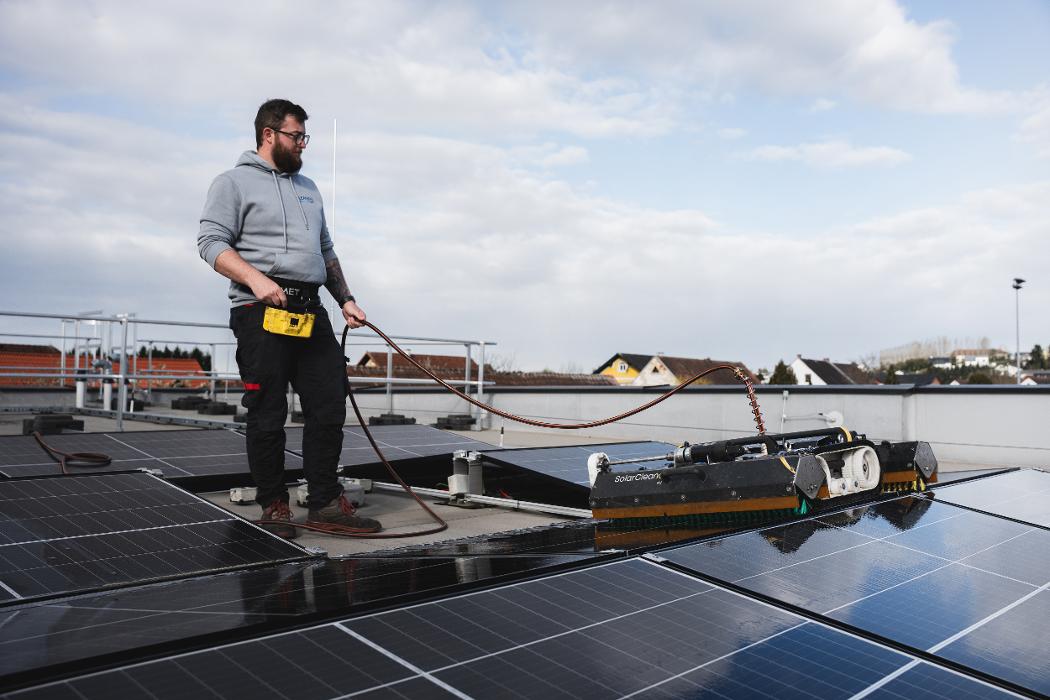 Solar Expert | Reinigung & elektrische Überprüfung von Photovoltaik-Anlagen, Berndorf 170 in Berndorf