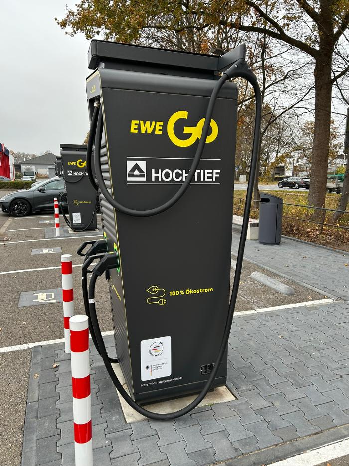 EWE Go HOCHTIEF Ladepartner-Ladestation, Grot Steenbusch in Kiel