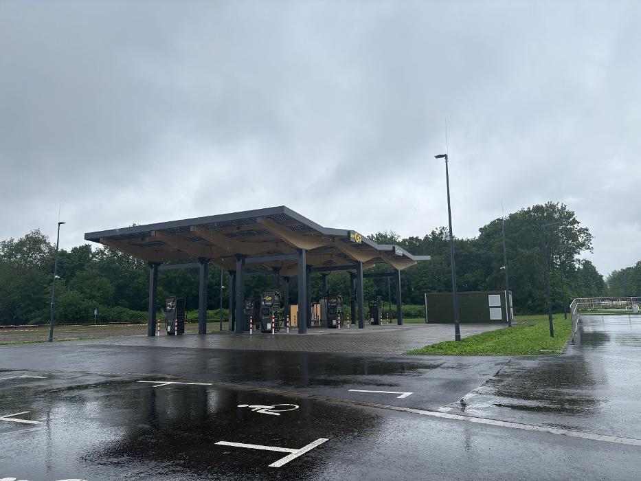 EWE Go HOCHTIEF Ladepartner-Ladestation, Langemarckstraße in Neuss