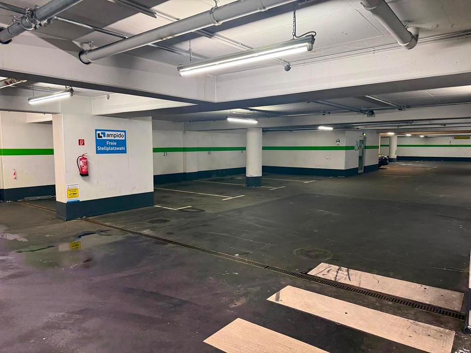 ampido Parkplatz, Komödienstraße in Köln
