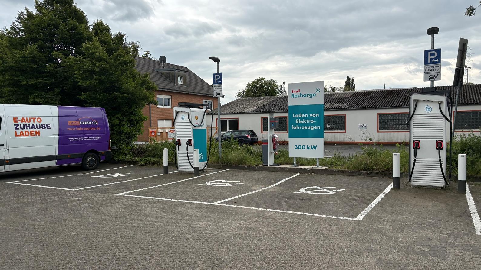 Shell Recharge Charging Station, Krengelstraße in Dinslaken