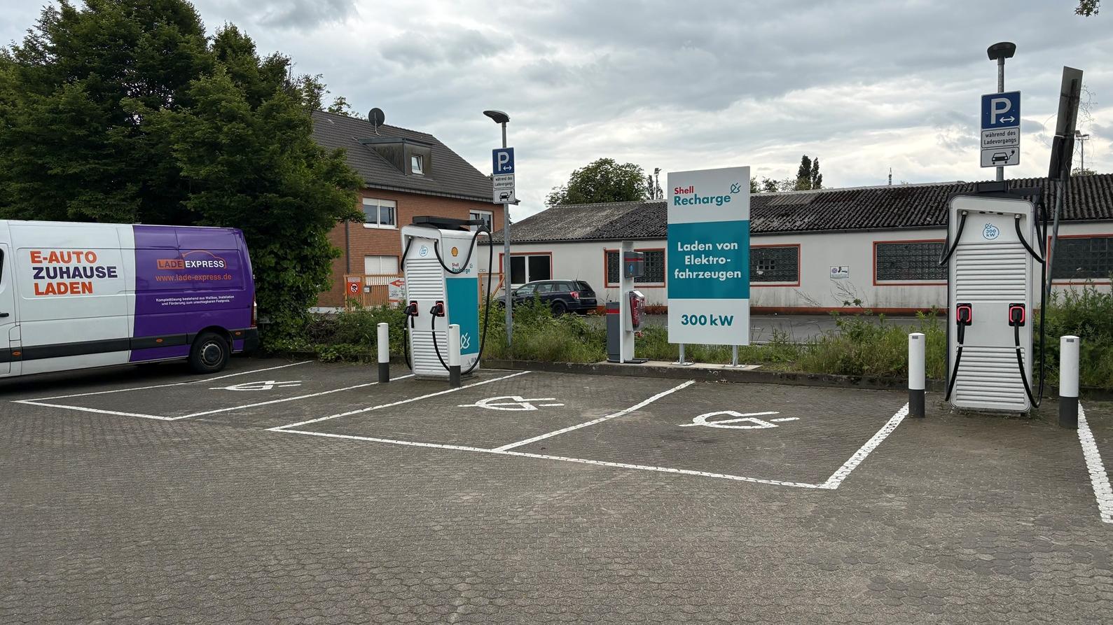 Shell Recharge Charging Station, Krengelstraße in Dinslaken