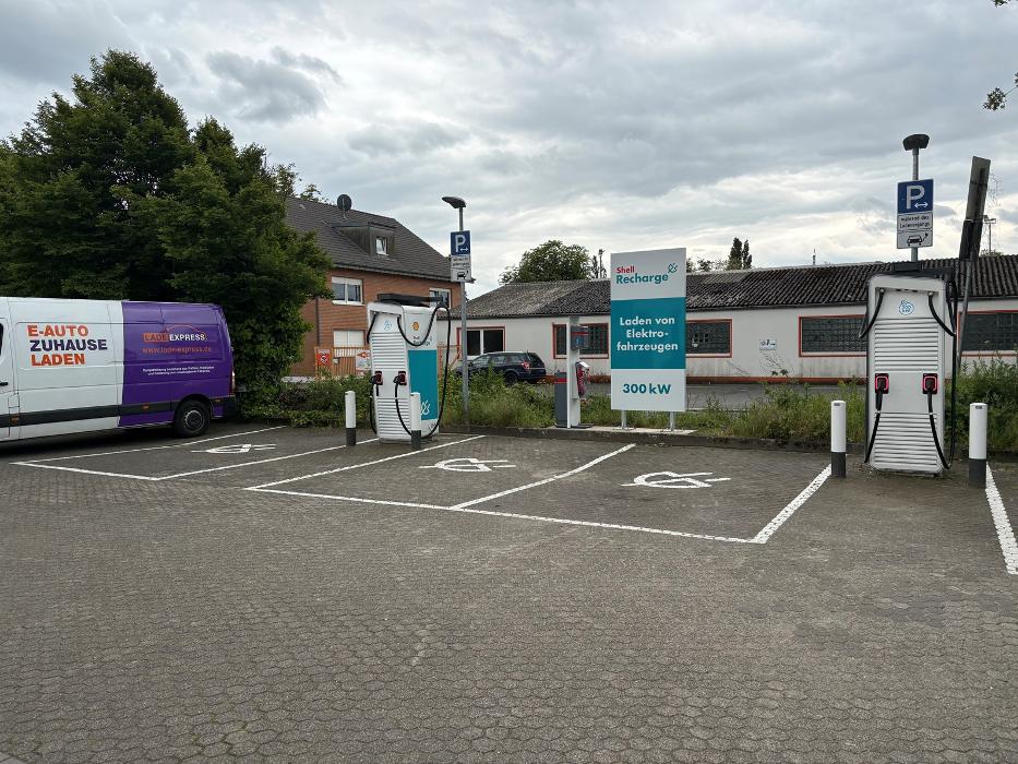 Shell Recharge Charging Station, Krengelstraße in Dinslaken