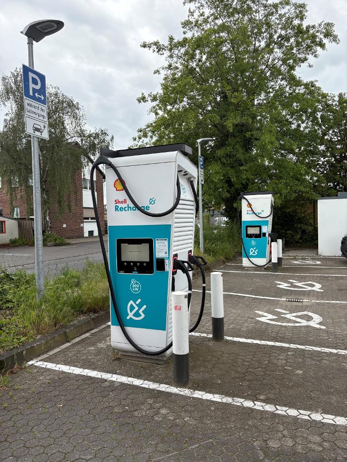 Shell Recharge Charging Station, Krengelstraße in Dinslaken