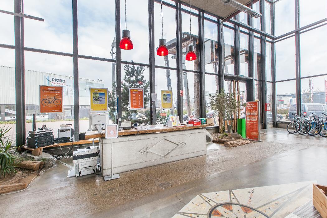 B.O.C. - BIKE & OUTDOOR COMPANY GmbH & Co. KG, Porschestraße in Ludwigsburg