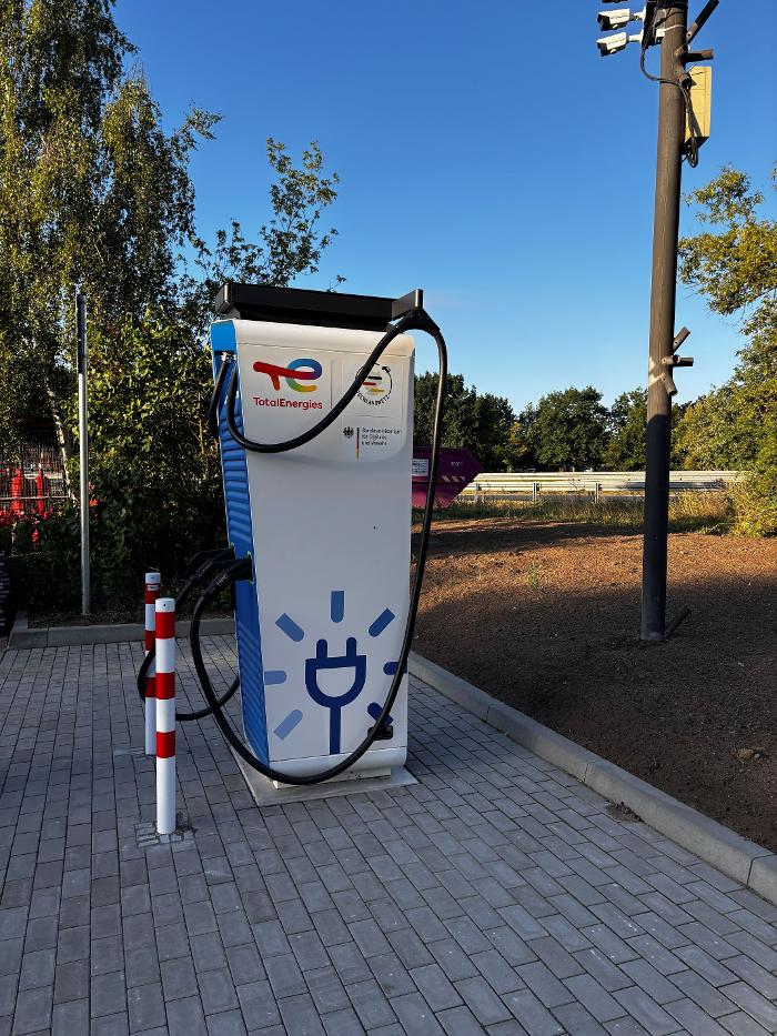 TotalEnergies Charging Station, Am Feuchten Winkel in Berlin