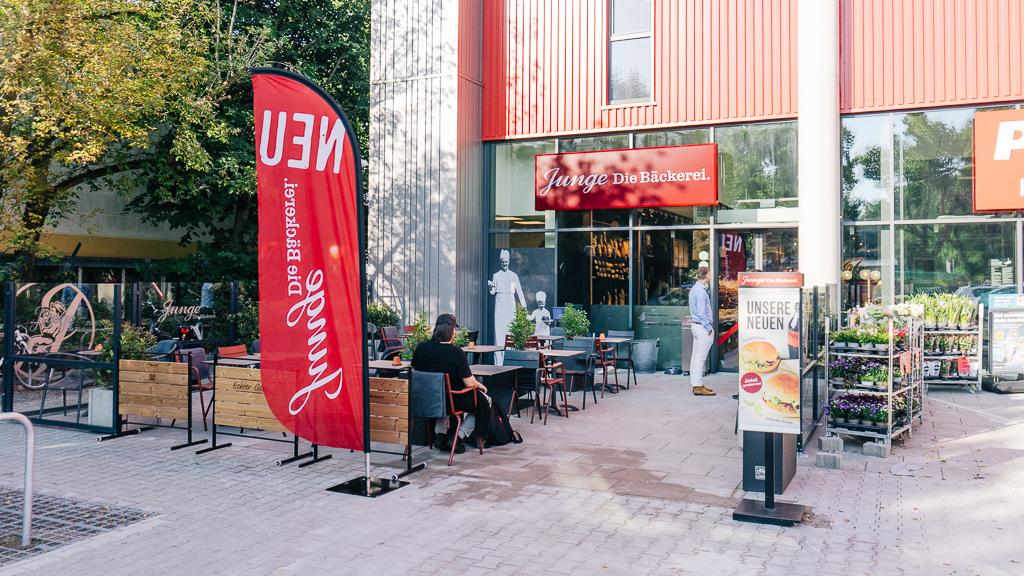 Junge Die Bäckerei., Roedernallee in Berlin