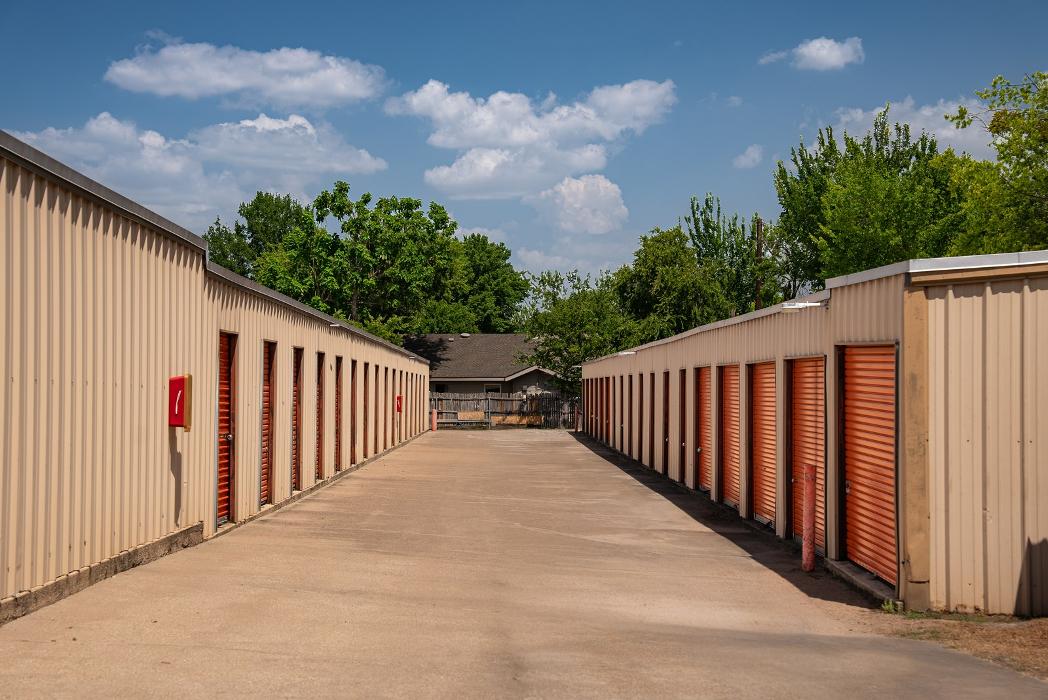 Convenient self-storage rentals near Keller-Harvel Elementary School