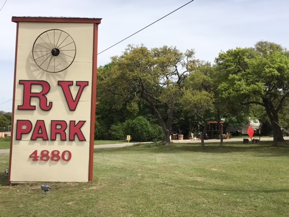 Wagon Wheel RV Park & Cabin Rental