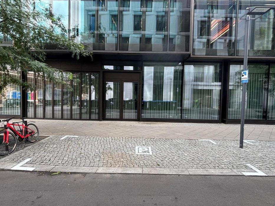 ampido Parkplatz, Dircksenstraße in Berlin