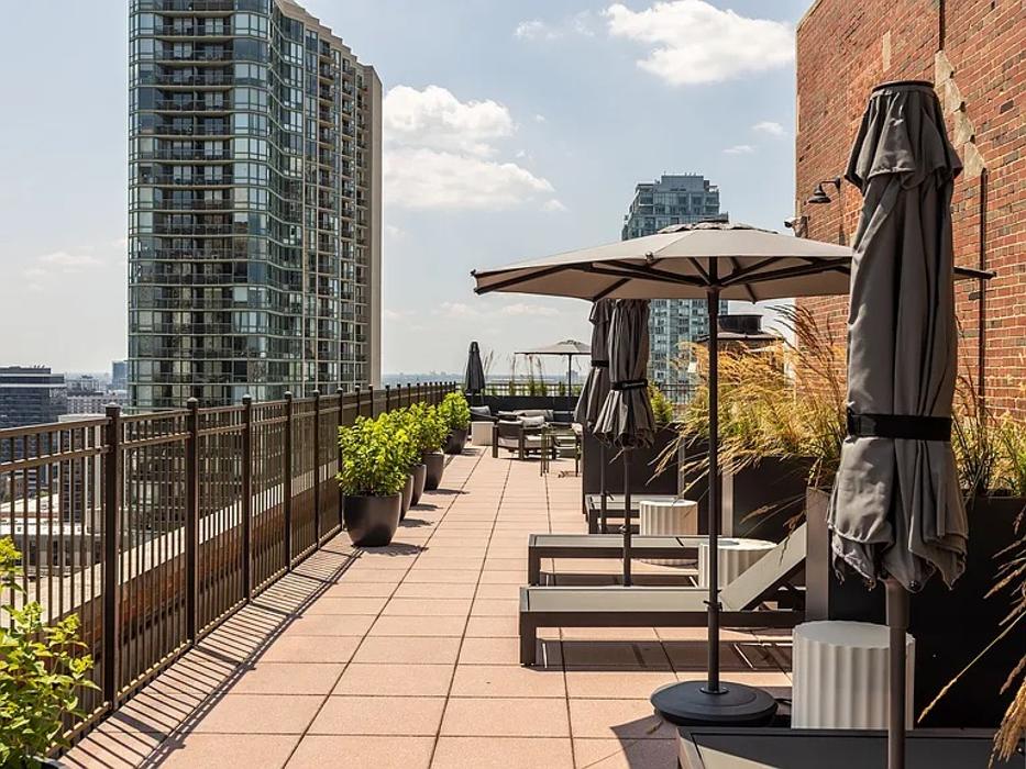 1100 North Dearborn Apartments
