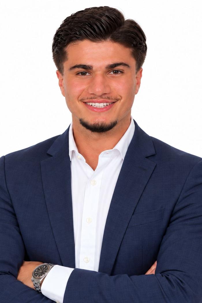 ERGO Versicherung Ali Kaan Binici, Am Kaiser-Friedrich-Bad in Wiesbaden