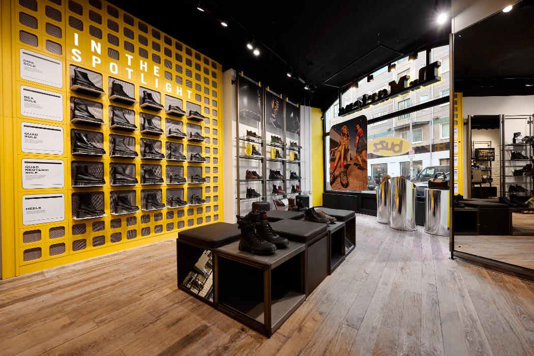 Dr. Martens - Neue Schoenhauser Strasse, Neue Schönhauser Straße in Berlin