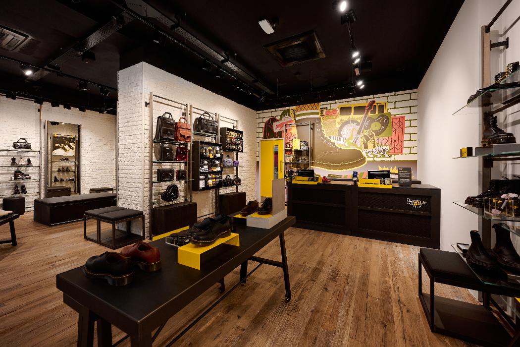 Dr. Martens - Neue Schoenhauser Strasse, Neue Schönhauser Straße in Berlin