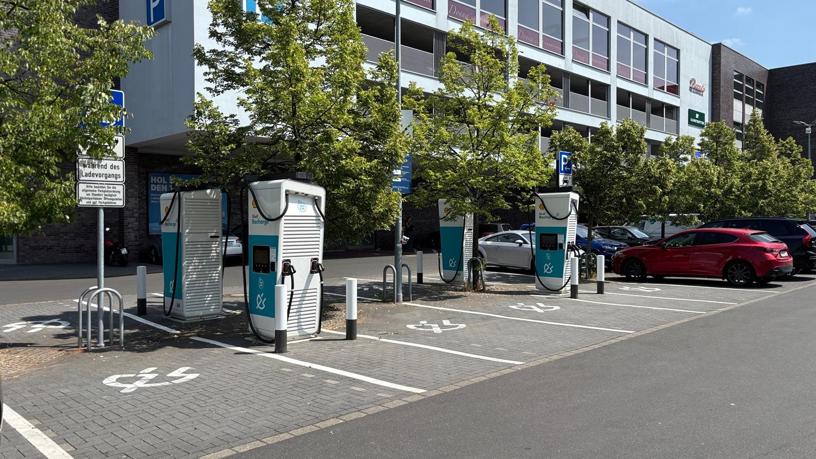 Shell Recharge Charging Station, Karlstraße in Bonn