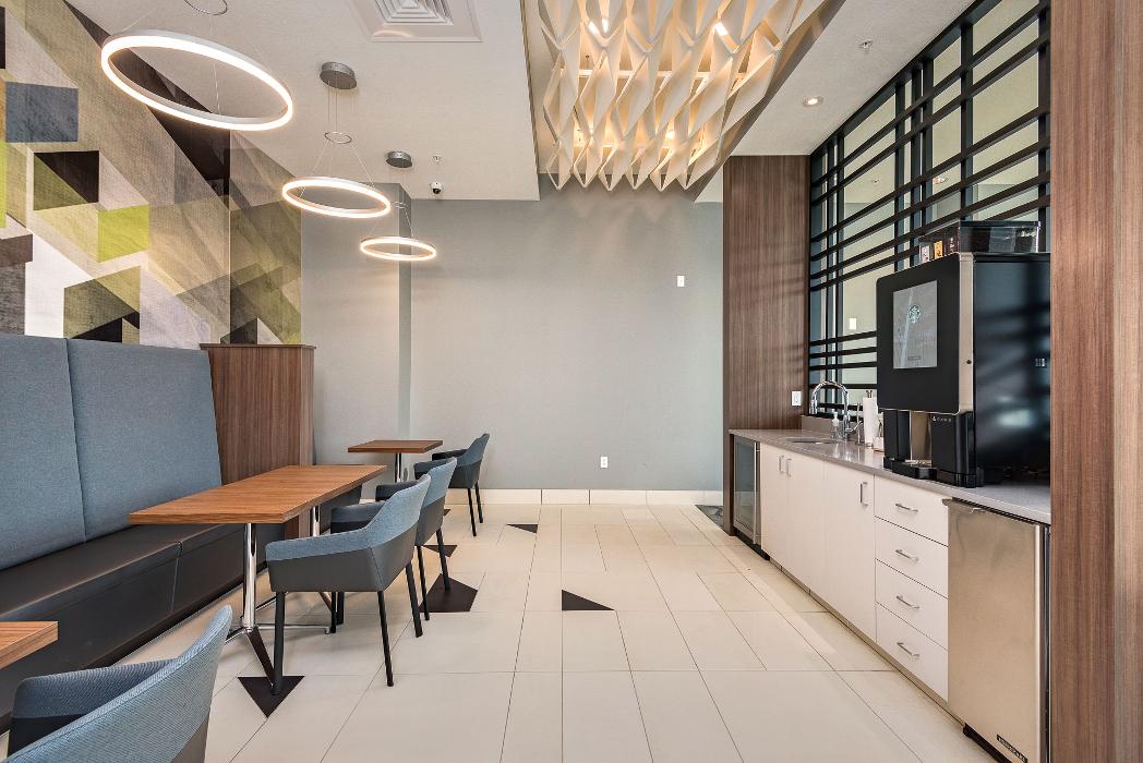 Avenue 80 Apartments