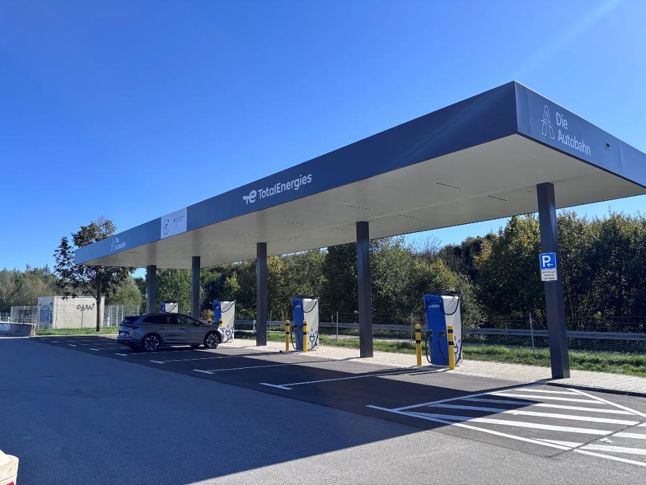TotalEnergies Charging Station, A8 Rastanlage Adelzhauser Berg Süd in Adelzhausen