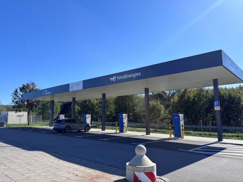 TotalEnergies Charging Station, A8 Rastanlage Adelzhauser Berg Süd in Adelzhausen