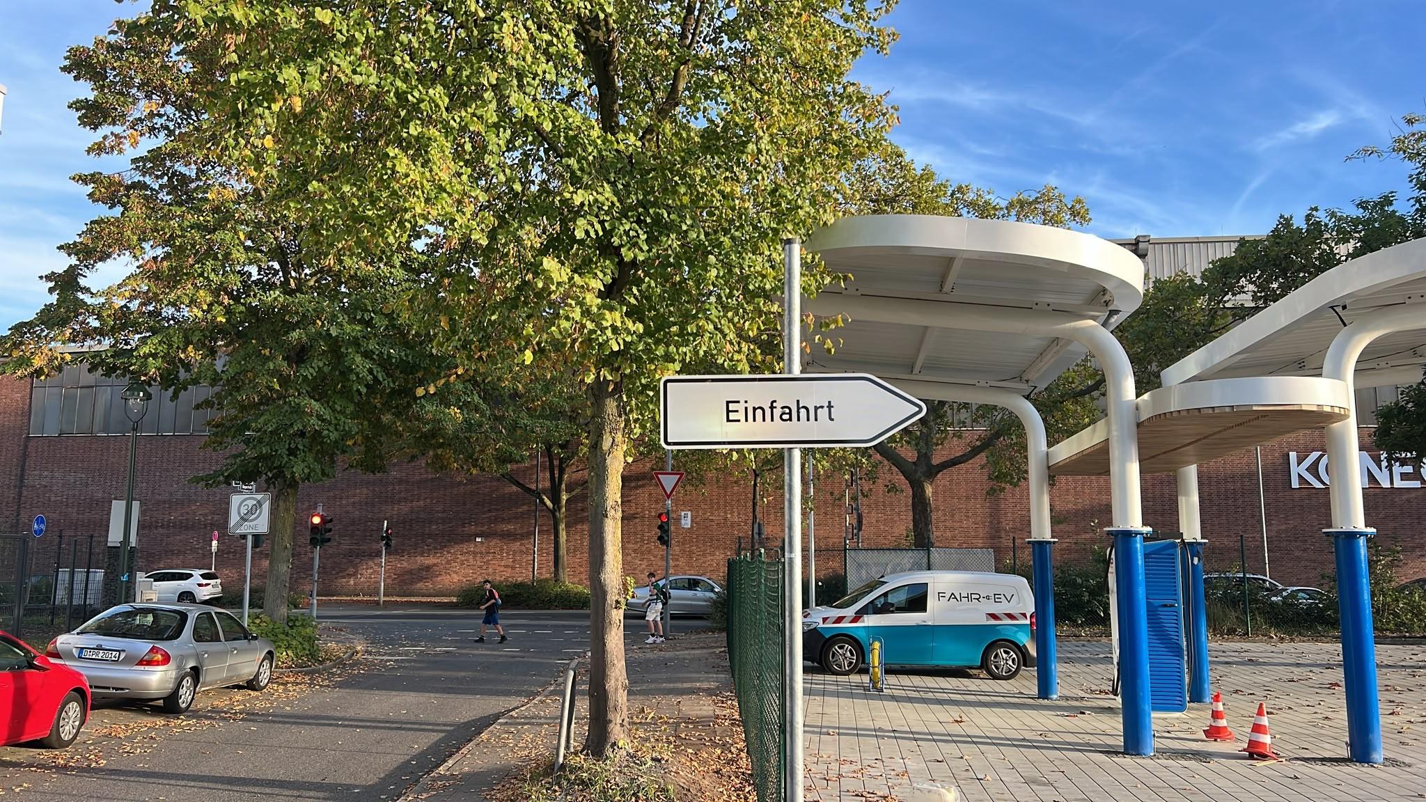 TotalEnergies Charging Station, Forststraße in Düsseldorf