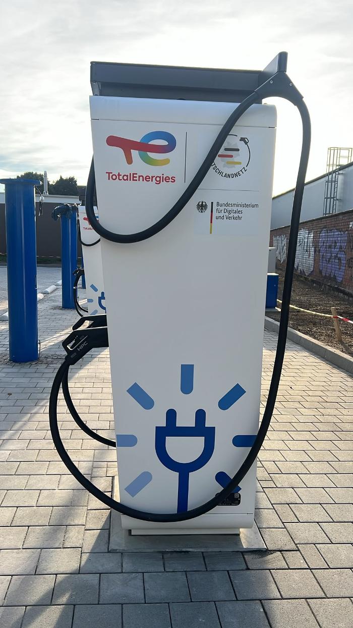 TotalEnergies Charging Station, Forststraße in Düsseldorf