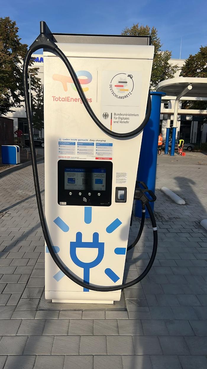 TotalEnergies Charging Station, Forststraße in Düsseldorf