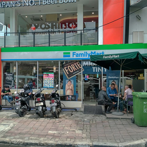 Foto de FamilyMart Mangga Besar Foto de FamilyMart Mangga Besar