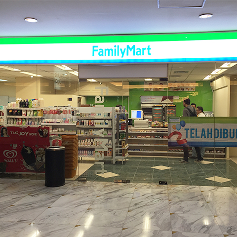 Foto de FamilyMart Wisma Mulia Foto de FamilyMart Wisma Mulia