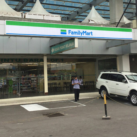Foto de FamilyMart Seasons City Mall Foto de FamilyMart Seasons City Mall