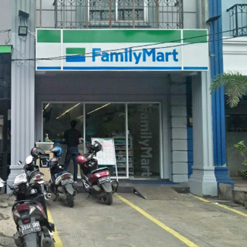 Foto de FamilyMart Lapangan Roos Foto de FamilyMart Lapangan Roos