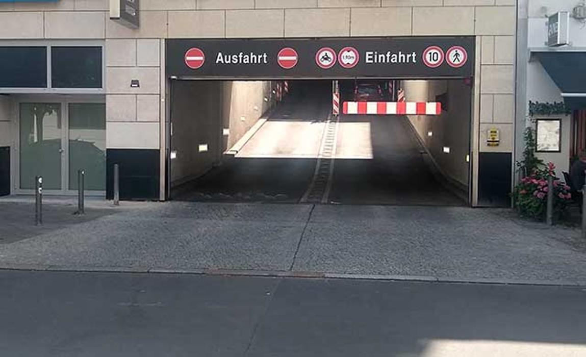 CONTIPARK Parkhaus WILMA, Schillerstraße in Berlin