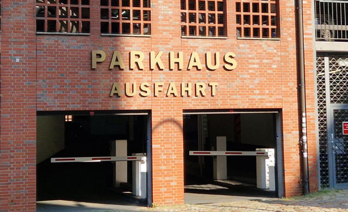 CONTIPARK Parkhaus Speicherstadt, Am Sandtorkai in Hamburg