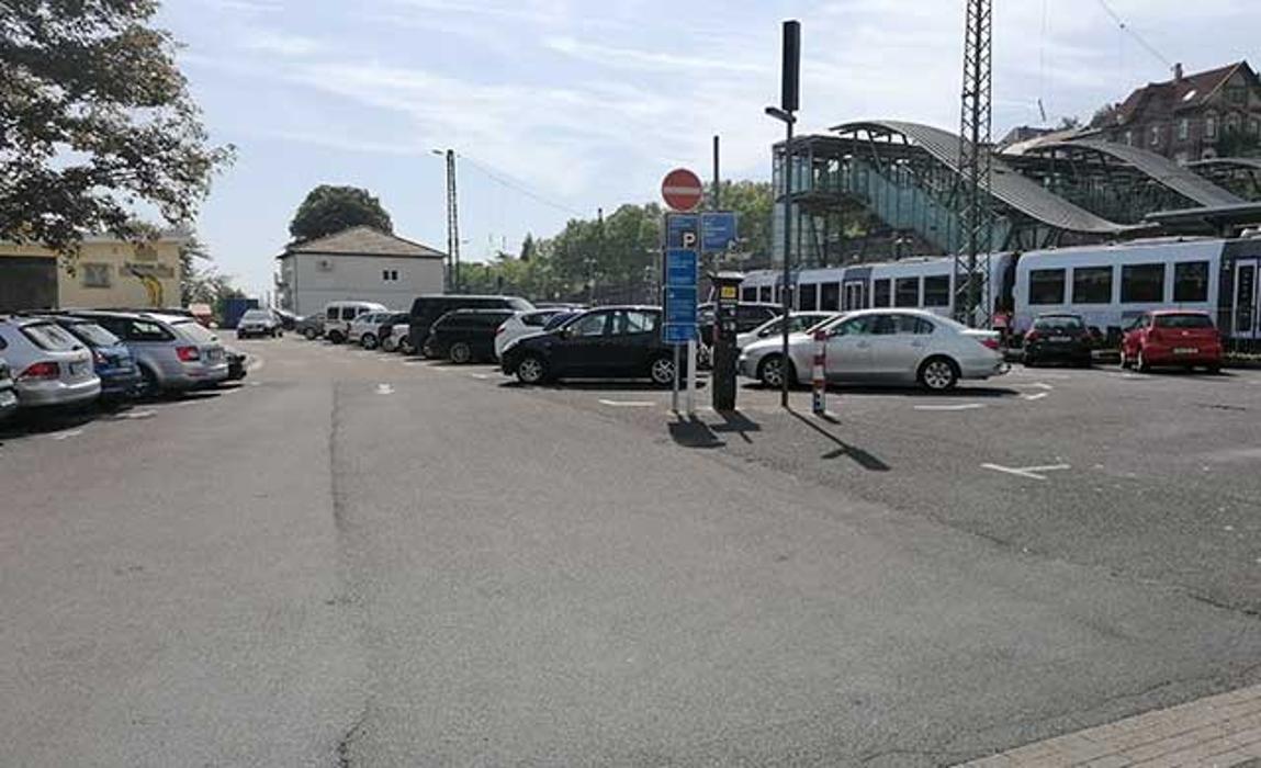DB BahnPark Parkplatz Hauptbahnhof links P3, Bahnhofsplatz in Neustadt an der Weinstraße