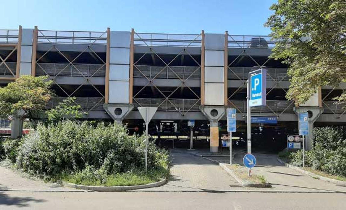 DB BahnPark Parkhaus Bahnhof P1, Eisenbahnstraße in Plochingen
