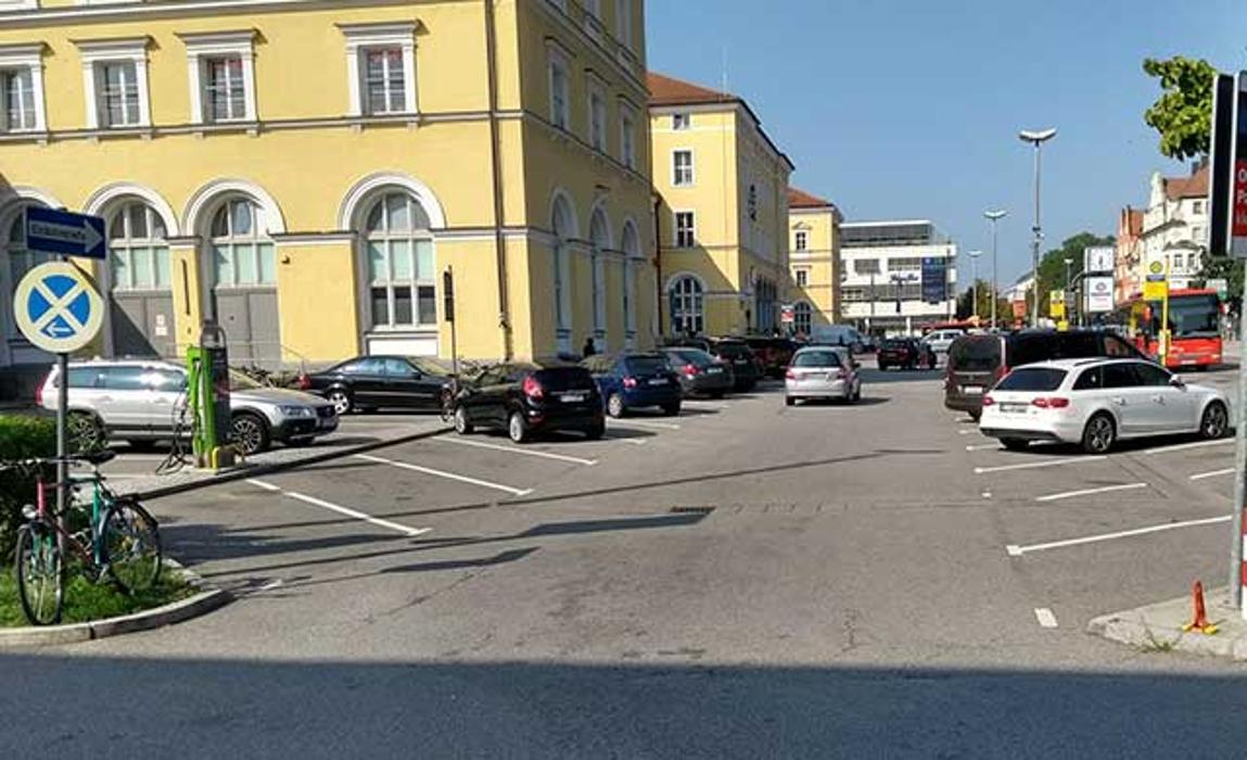 DB BahnPark Parkplatz Hauptbahnhof Vorfahrt links P2, Bahnhofstraße in Regensburg
