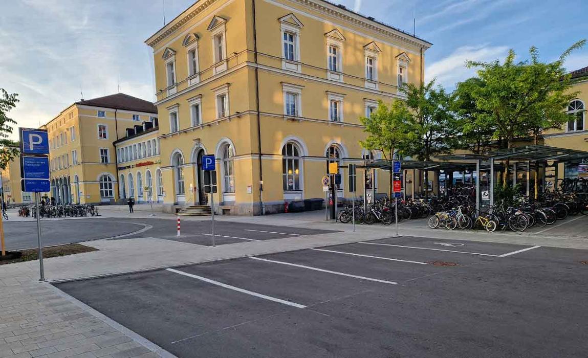 DB BahnPark Parkplatz Hauptbahnhof Vorfahrt rechts P1, Bahnhofstraße in Regensburg