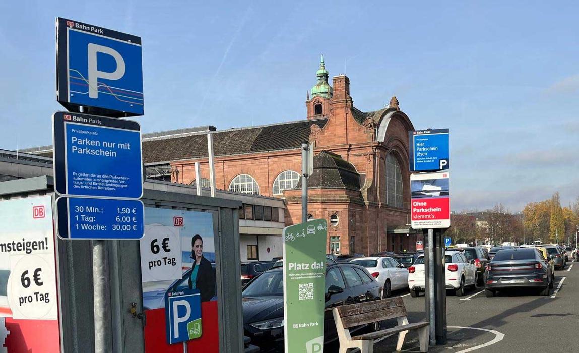 DB BahnPark Parkplatz Hauptbahnhof Vorplatz P1, Salzbachstraße in Wiesbaden