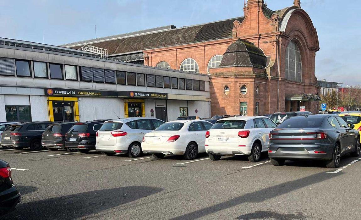 DB BahnPark Parkplatz Hauptbahnhof Vorplatz P1, Salzbachstraße in Wiesbaden