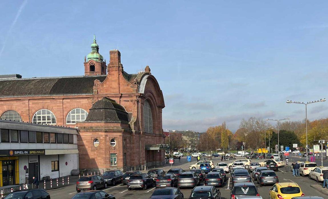 DB BahnPark Parkplatz Hauptbahnhof Vorplatz P1, Salzbachstraße in Wiesbaden