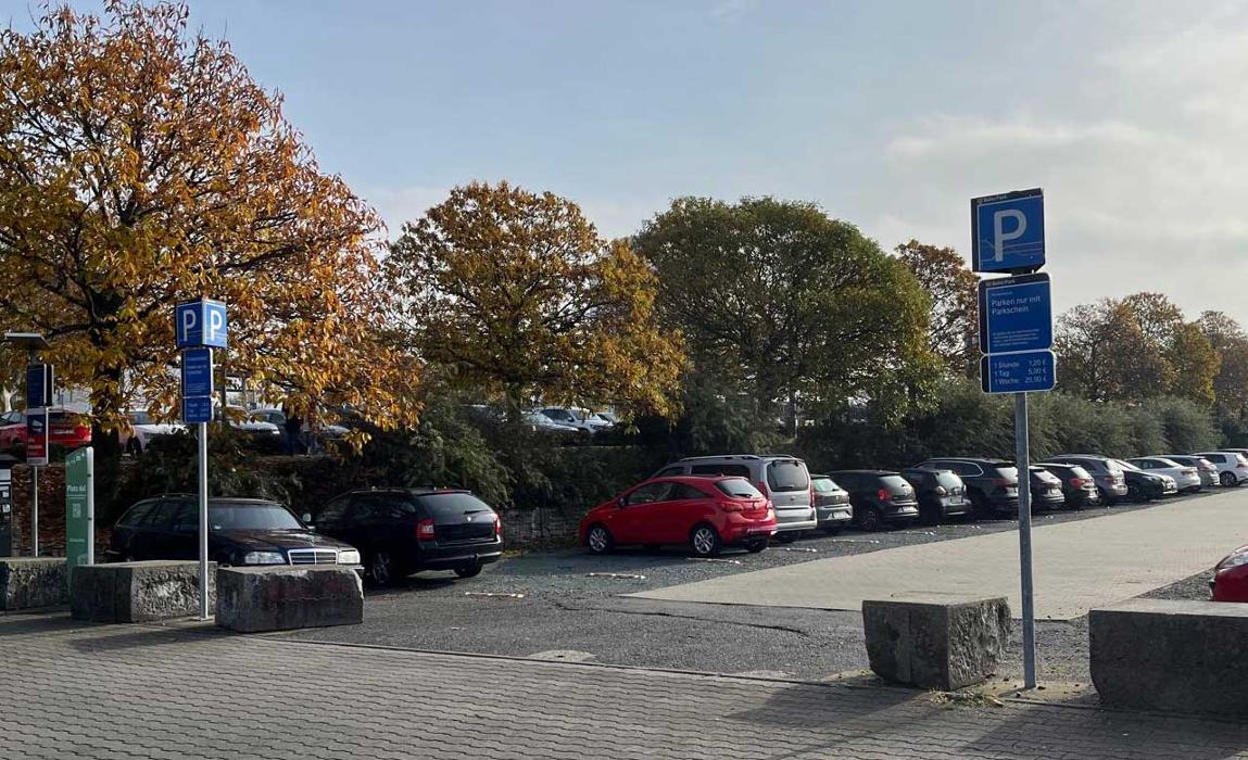 DB BahnPark Parkplatz Hauptbahnhof Ostseite P3, Salzbachstraße in Wiesbaden