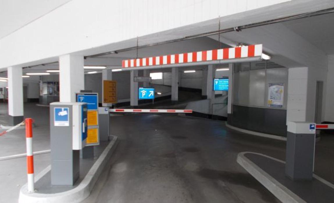 DB BahnPark Parkhaus Hochgarage am Bahnhof P1, Rembertiring in Bremen