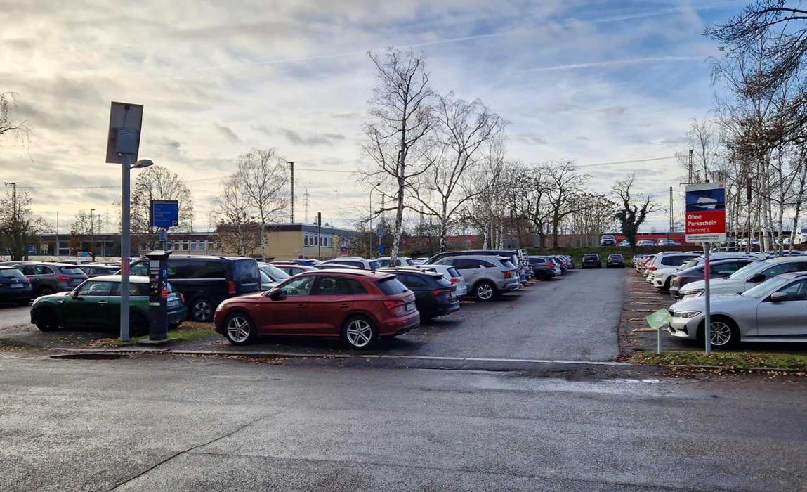 DB BahnPark Parkplatz Hauptbahnhof P4 Vorderseite rechts, Am Hauptbahnhof in Hanau